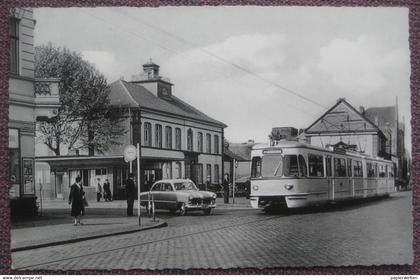 Frechen (Rhein-Erft-Kreis) - Marienschule an der Hauptstrasse / Schienenbus?, Auto