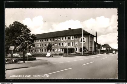AK Harsewinkel i. W., Industrie-Anlage mit Strasse, VW-Käfer