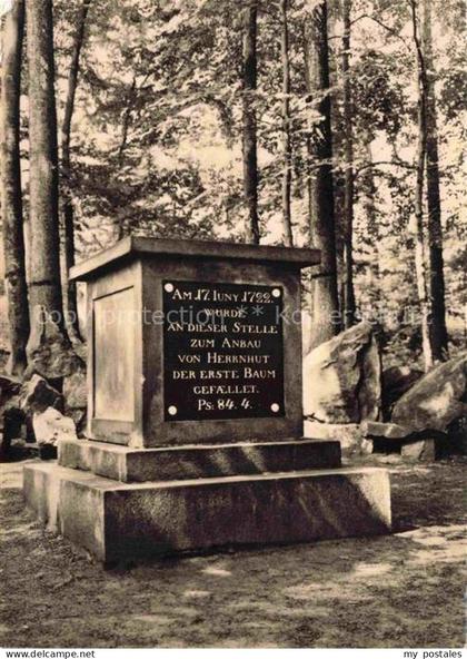 Herrnhut Loebau Goerlitz Sachsen Gedenkstein Inschrift Wald Baeume Herrnhut-Grue