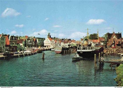 HUSUM  Nordfriesland Norsee Schleswig-Holstein Husum-Hafen Hafen Schiffe Frachte