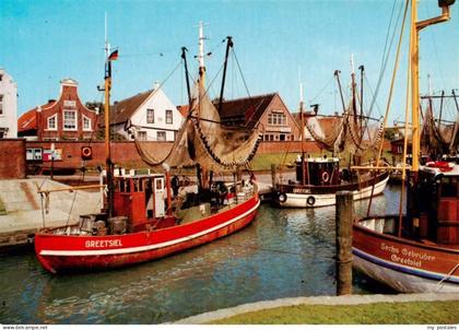 Greetsiel Krummhoern Aurich Niedersachsen Hafenpartie