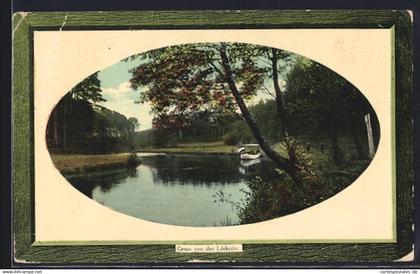 AK Löcknitz / Pommern, Flusspartie mit Boot im Holzrahmen-Passepartout