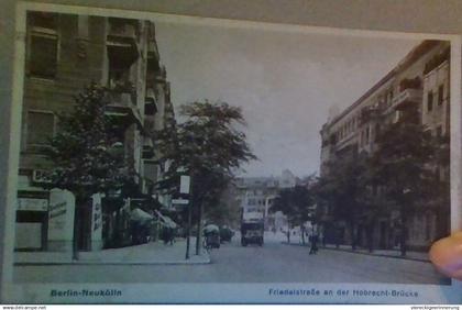 ! Ansichtskarte aus Berlin Neukölln, Friedelstraße, Geschäfte