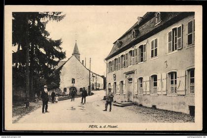 AK Perl a. d. Mosel, Strassenpartie mit Anwohnern