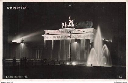 [-5%] ALLEMAGNE - Berlin - Licht - Brandenburger Tor - Lumière - Porte de Brandebourg - Fontaine - Carte postale ancienn
