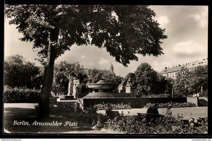AK Berlin-Prenzlauer Berg, Arnswalder Platz, Brunnenanlage