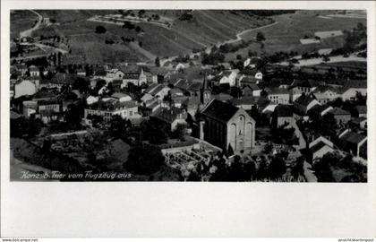 CPA Konz an der Mosel, Luftaufnahme der Stadt Konz, Kirche und Häuser, ländliche Umgebung, 1940