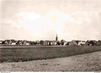 Wolfskehlen Riedstadt Gross-Gerau Hessen Panorama Blick ueber die Felder zum Ort