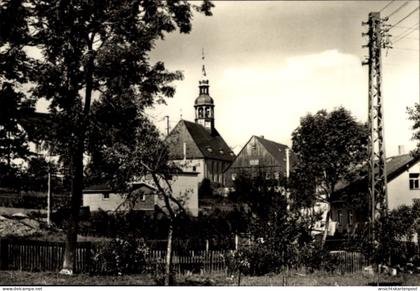 CPA Neudorf Sehmatal im Erzgebirge, Historisches Gebäude mit Kirchturm, ländliche Szenerie, Bäume