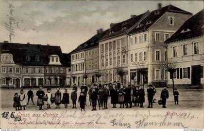 CPA Ostritz in der Oberlausitz, Gruppen von Kindern, Häuser, Marktplatz, aus Ostritz