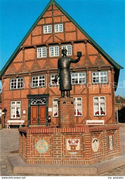 Luetjenburg Holstein Faerberhaus mit Buergerbrunnen