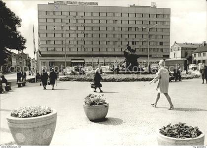 Schwerin Mecklenburg Hotel Stadt Schwerin Brunnen Skulptur