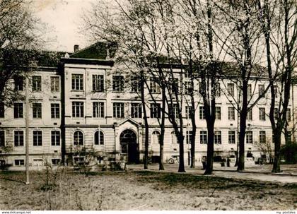 Weinboehla Oberschule Schulgebaeude Baeume Gruenderzeitgebaeude