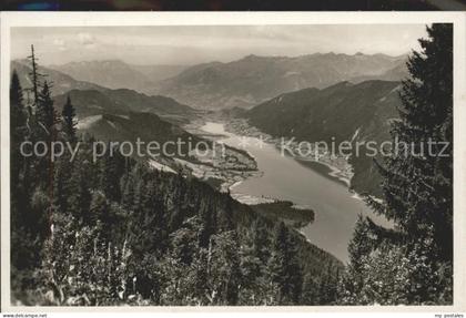 Weissensee Kaernten Seepanorama