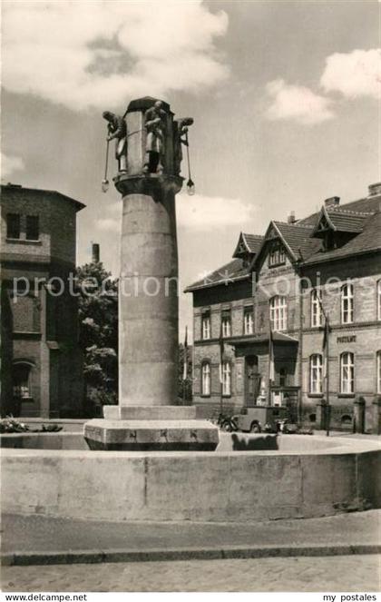 Weisswasser Oberlausitz Glasmacherbrunnen mit Postamt