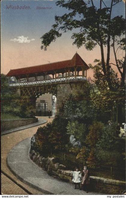 Wiesbaden Roemertor Kinder