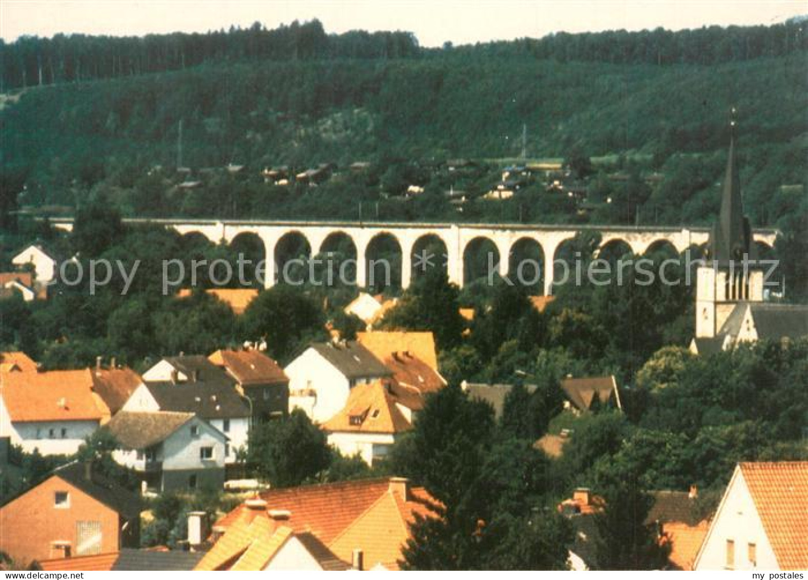 Altenbeken Ortsuebersicht mit Viadukt Feriensiedlung Am Stapelberg