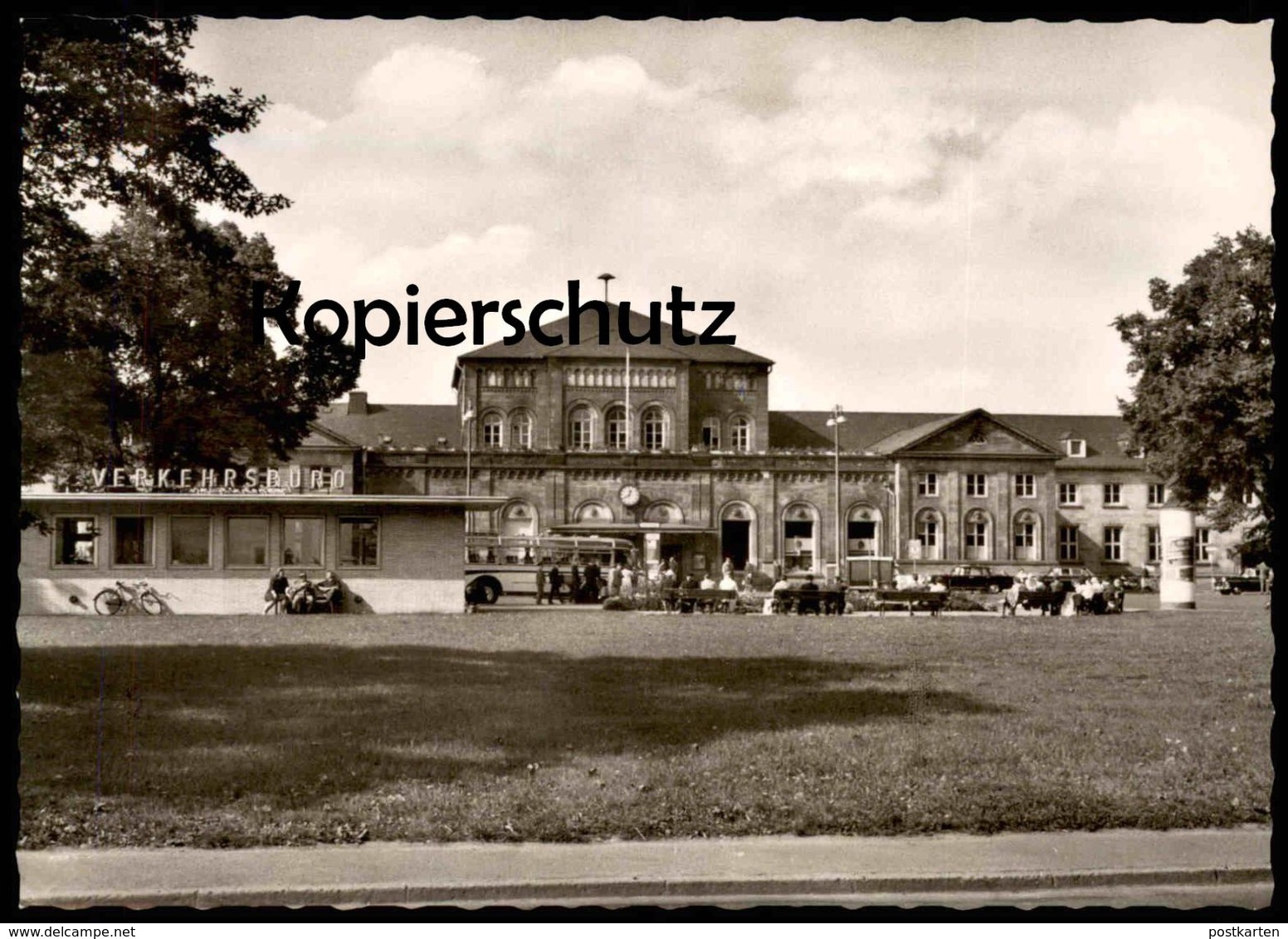 ÄLTERE POSTKARTE UNIVERSITÄTSSTADT GÖTTINGEN BAHNHOF VERKEHRSBÜRO BUS FAHRRAD station gare cpa postcard Ansichtskarte AK