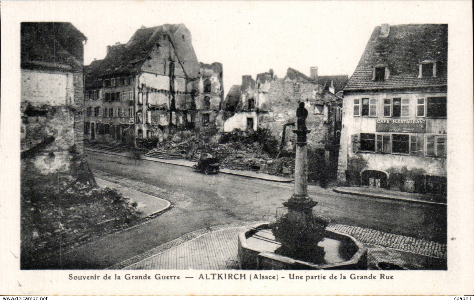 Altkirch - Une partie de la Grande Rue - CPA