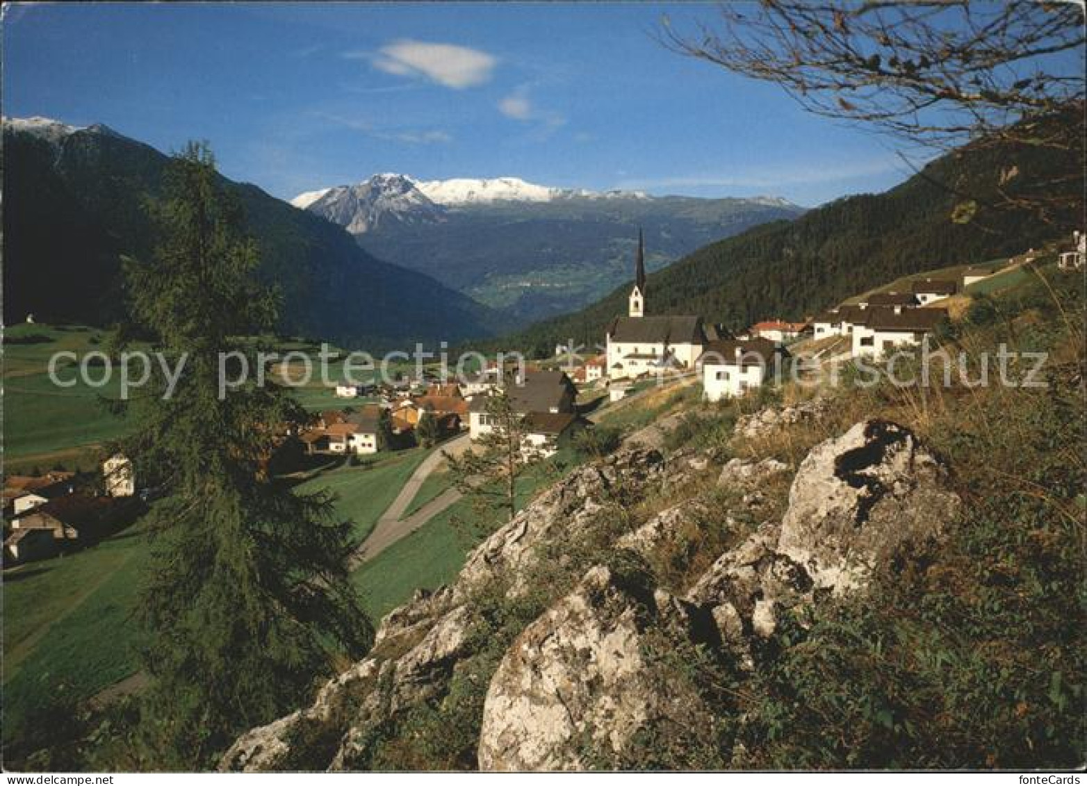 Alvaneu Dorf mit Piz Toissa