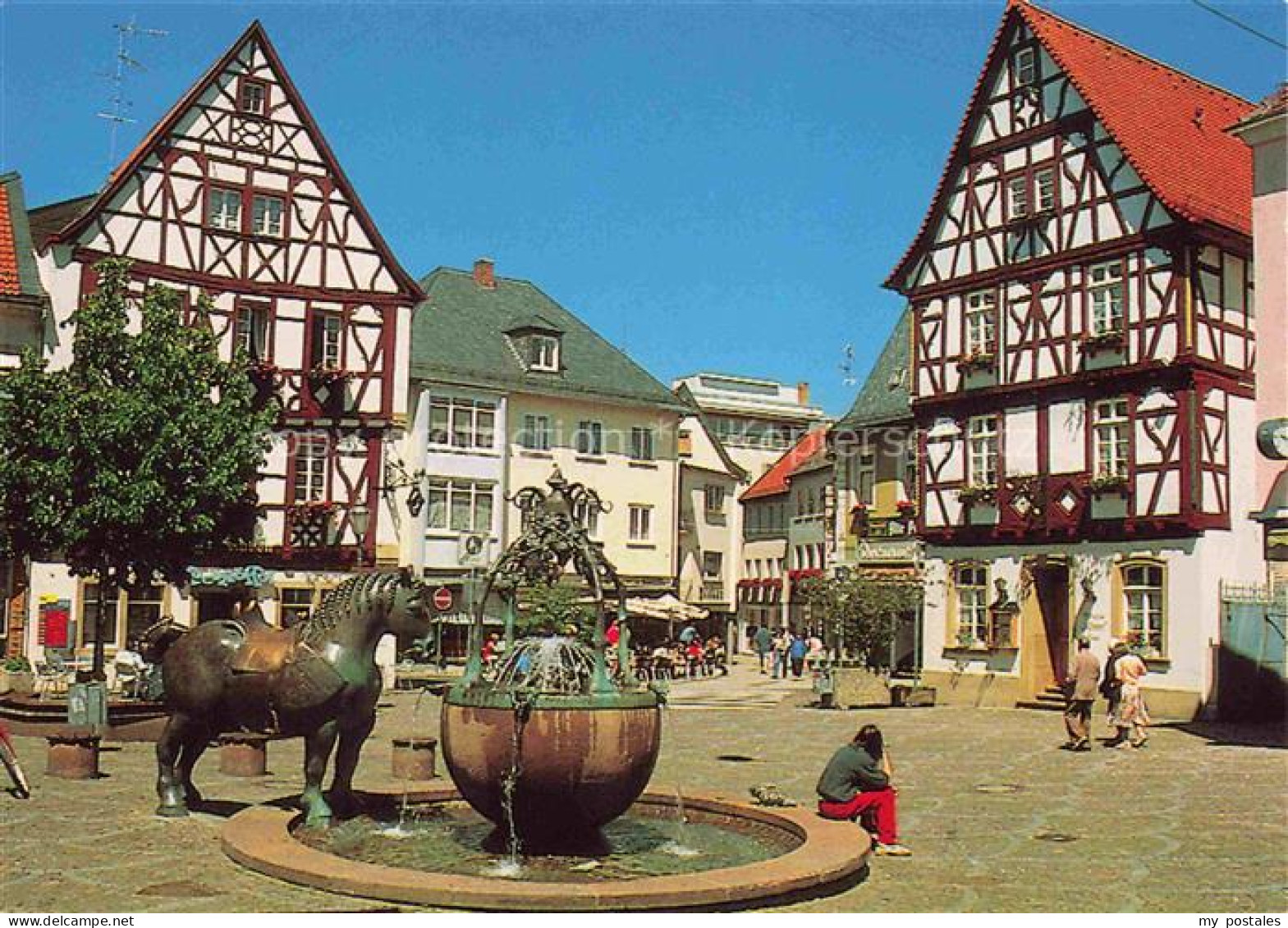 Alzey Rossmarktbrunnen Schlachtross des Spielmanns Volker von Alzey an der Traen