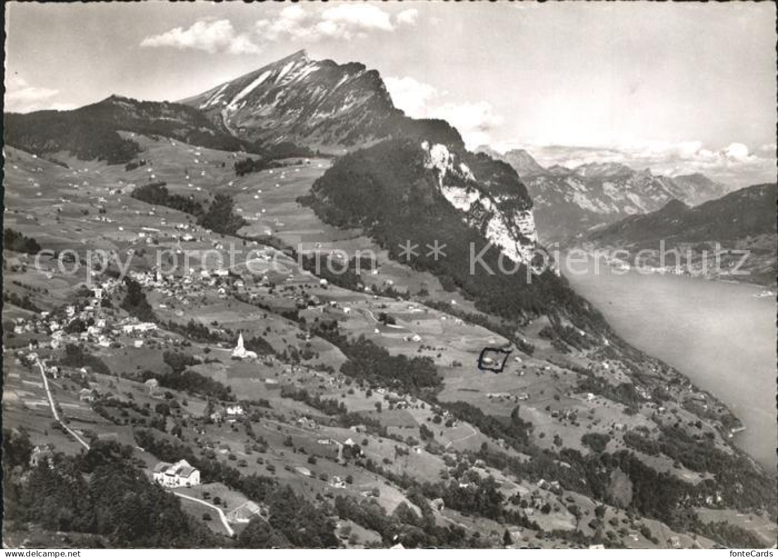Amden Walensee SG mit Leistkamm und Walensee