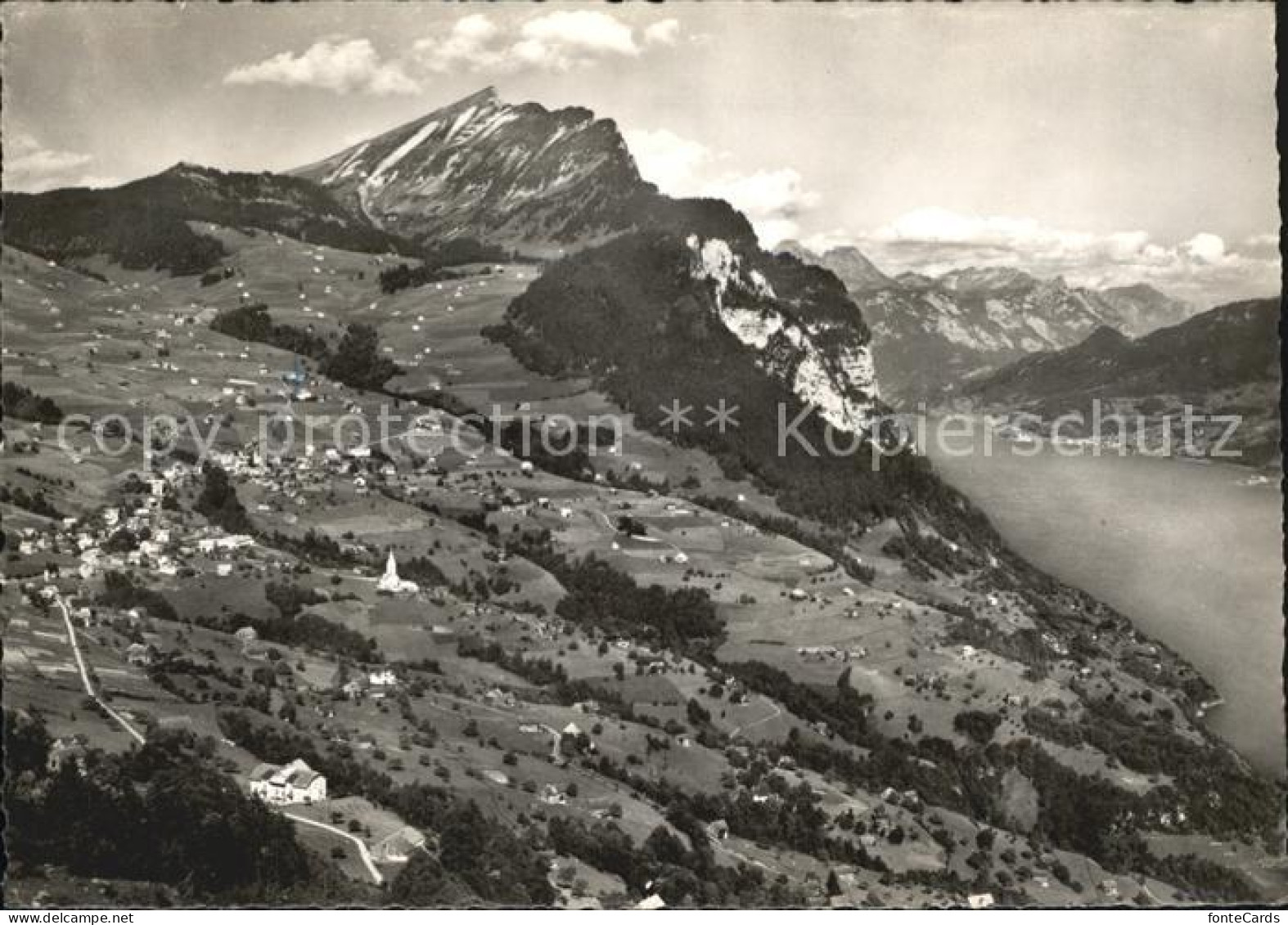 Amden Walensee SG mit Leistkamm und Walensee
