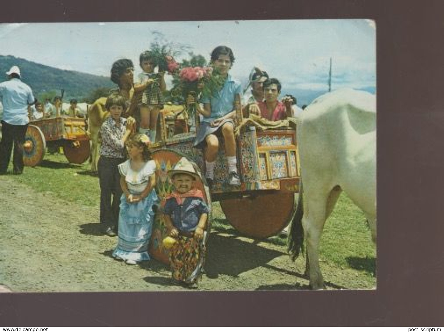 Amérique - Ninos ataviados con trajes tipicos