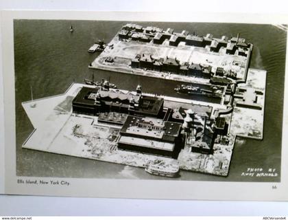 Ellis Island, New York City. Photo Rudy Arnold. Alte AK s/w. ungel., Luftbild der Insel, Hafen, Schiffe, USA,