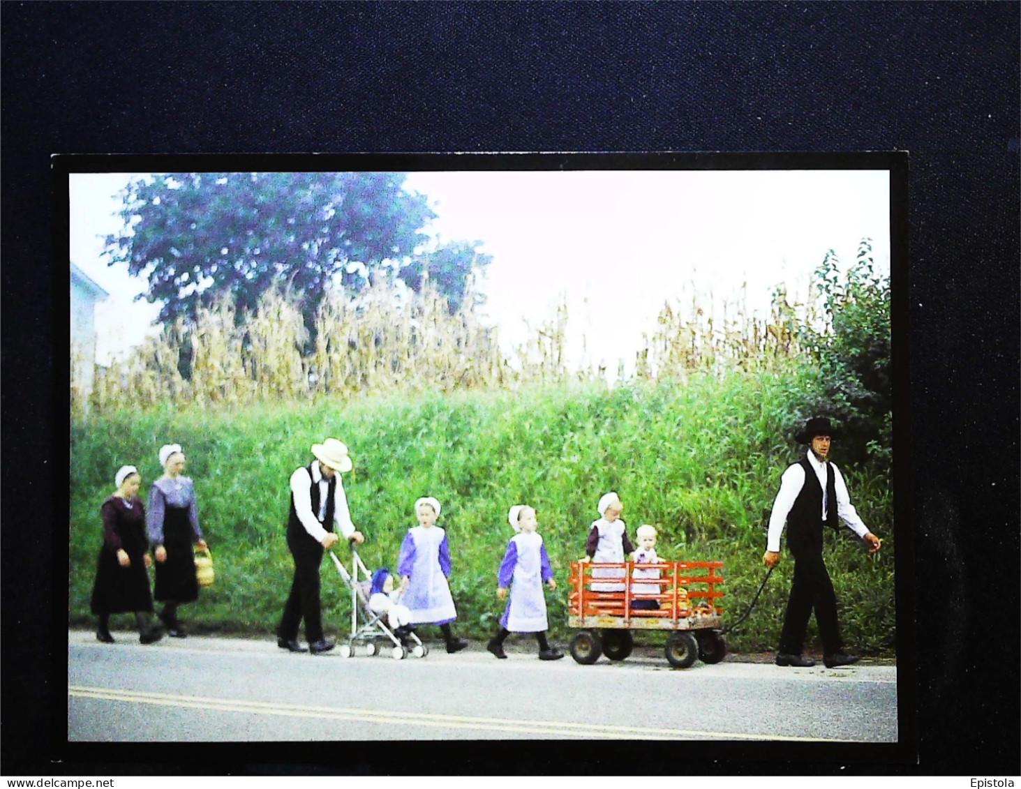 ► AMISH FAMILY walk to church