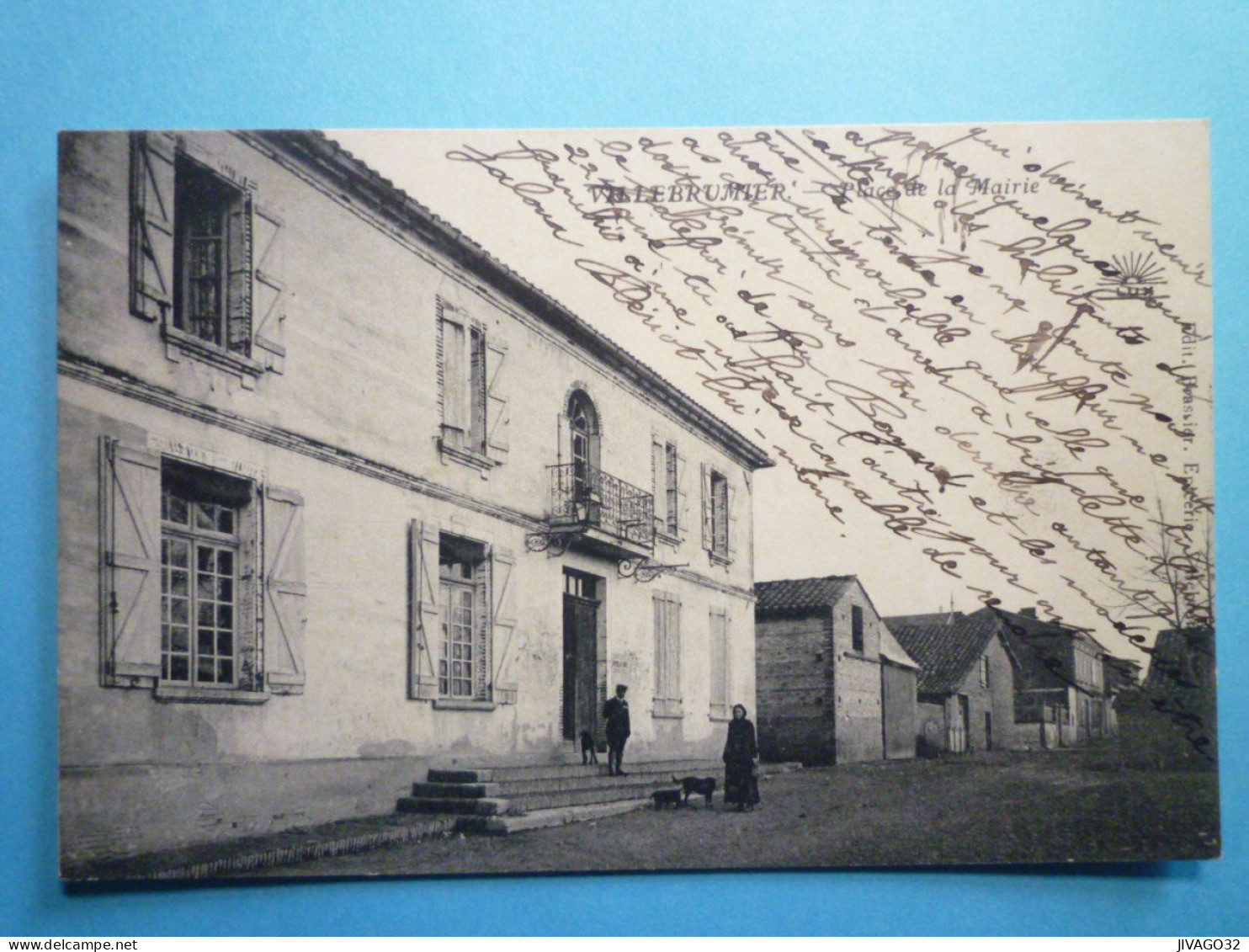 AN - 2547  VILLEBRUMIER  (82)  :  Place de la Mairie   XXX