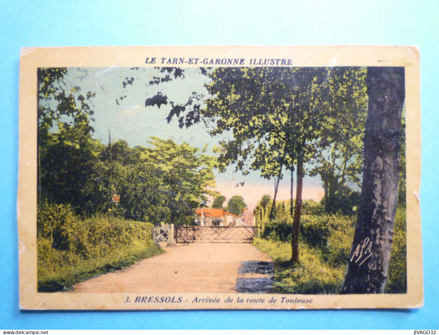 AN - 2554  BRESSOLS  (82)  :  Arrivée de la route de Toulouse   XXX