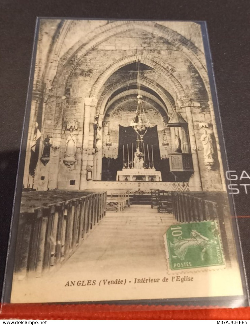 ANGLES *- intérieur de l église