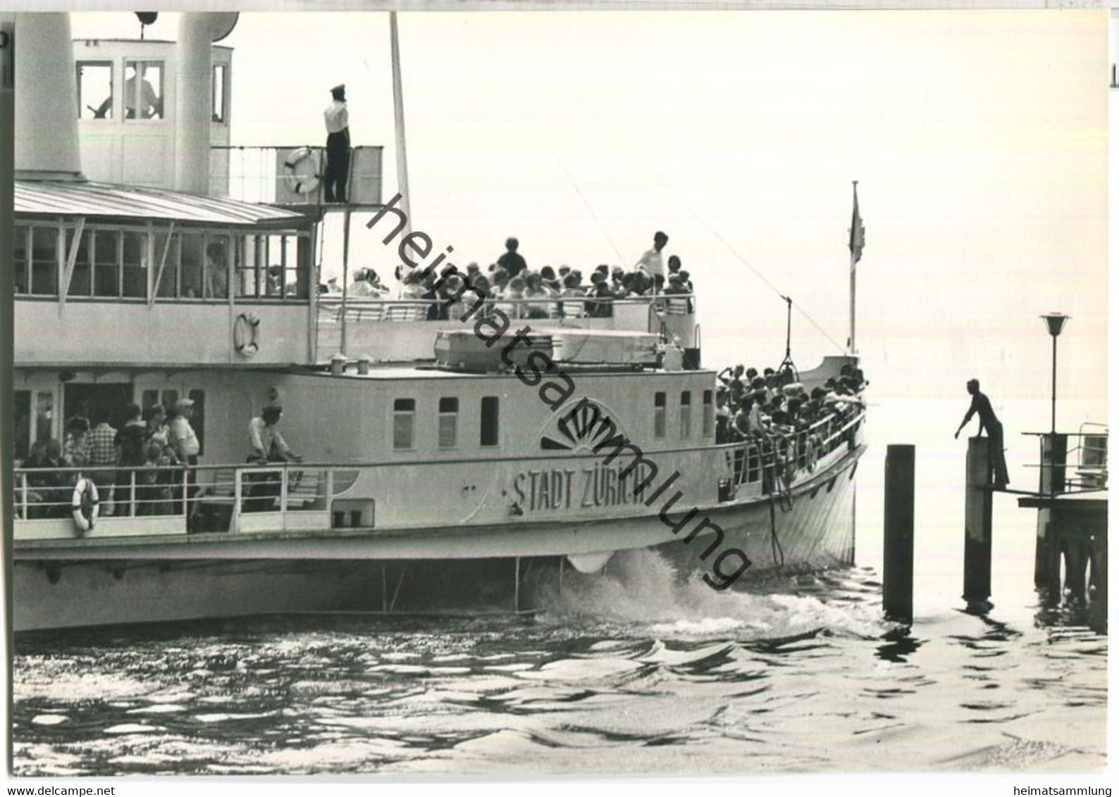 Ankunft in Oberrieden - Raddampfer Stadt Zürich - Foto Peter Brandenberger Oberrieden - Verlag Ernst B. Leutwiler Zürich