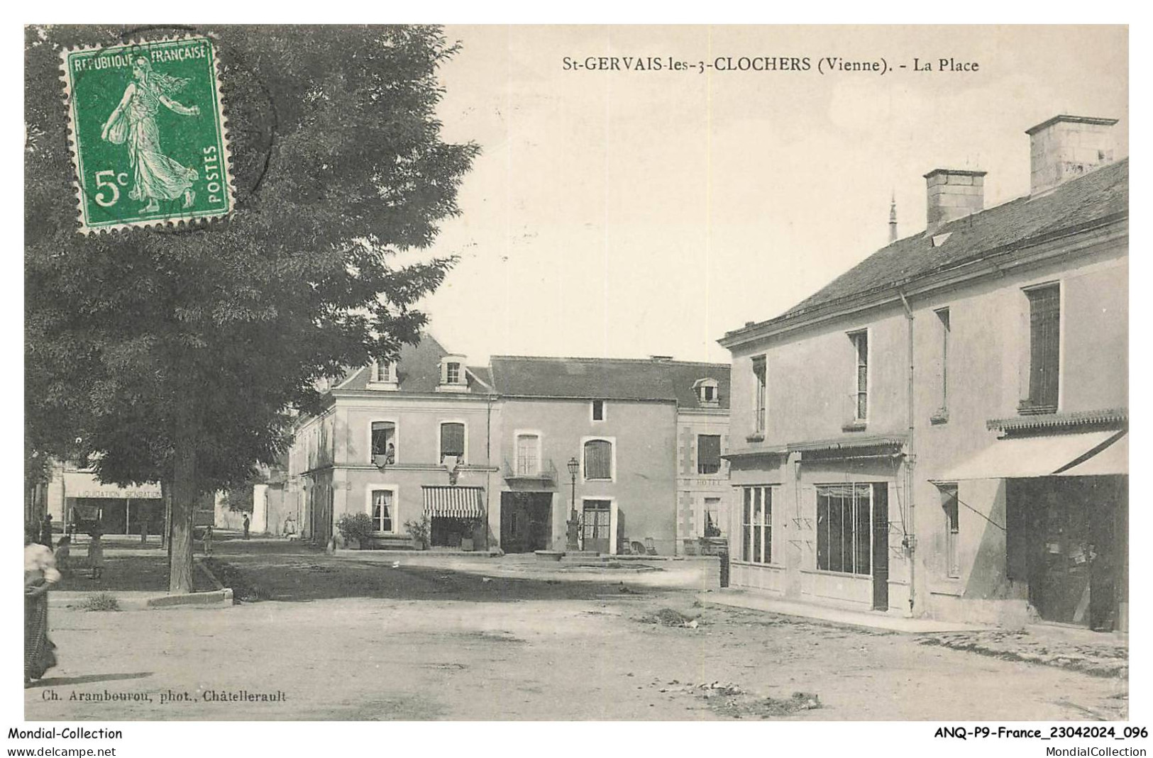 ANQP9-0754-86 - SAINT-GERVAIS-LES-TROIS-CLOCHERS - la place