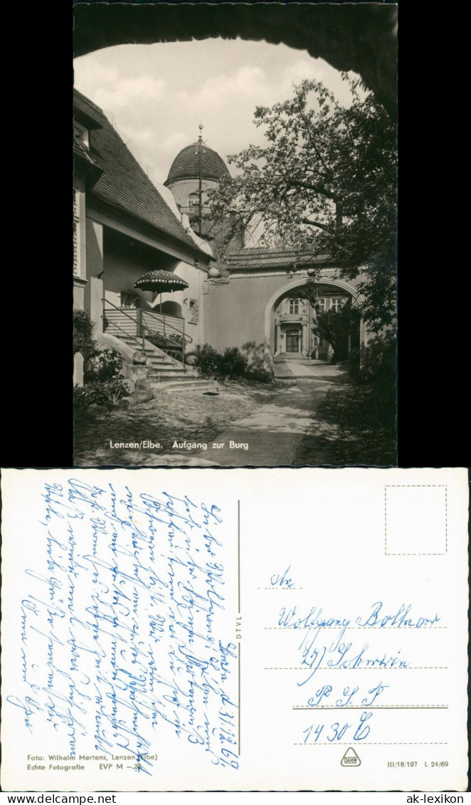 Ansichtskarte Lenzen (Elbe) Aufgang zur Burg Sonnenschirm Haus 1969