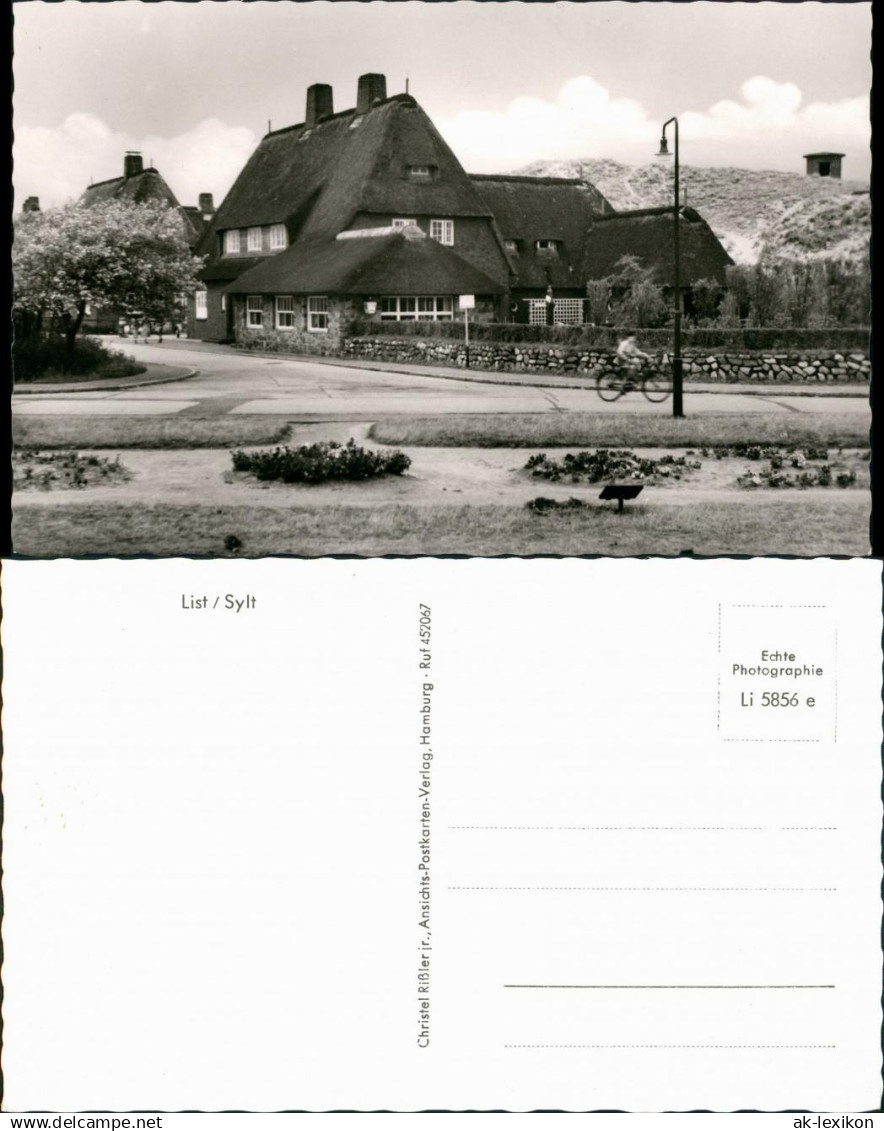 Ansichtskarte List auf Sylt Radfahrer an Strassen Kreuzung, Wohnhaus 1960