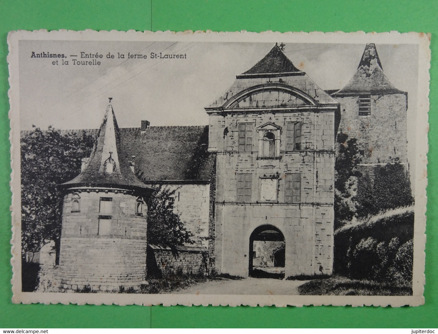 Anthisnes Entrée de la ferme St-Laurent et la Tourelle