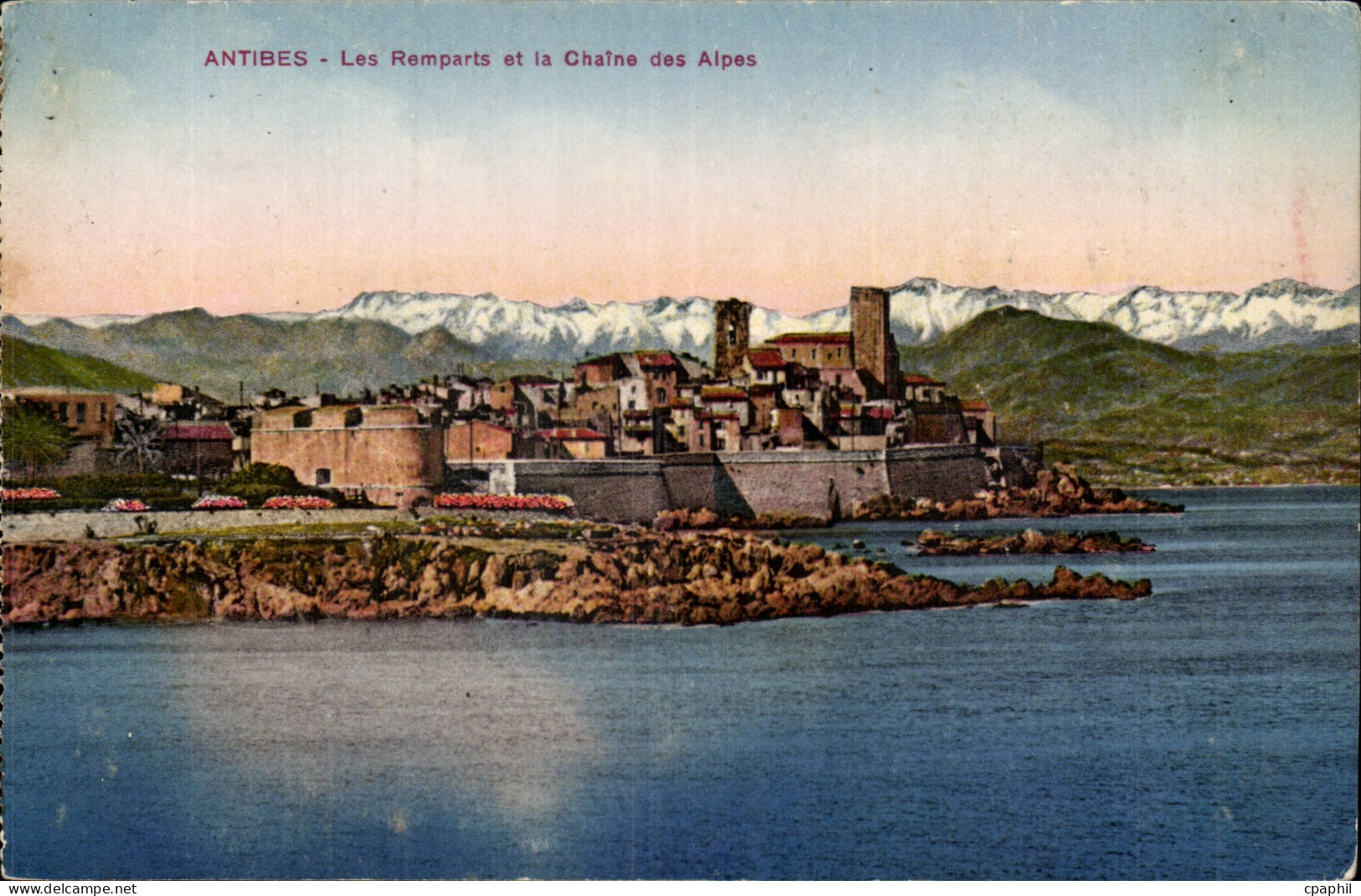 Antibes - Les Remparts et la Chaine des Alpes - CPA