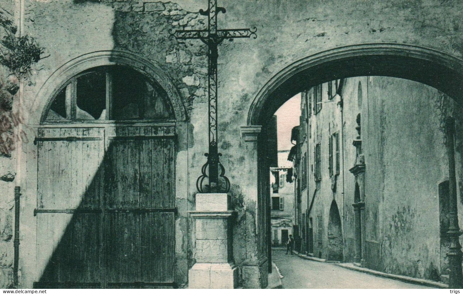 Antibes - une vieille rue