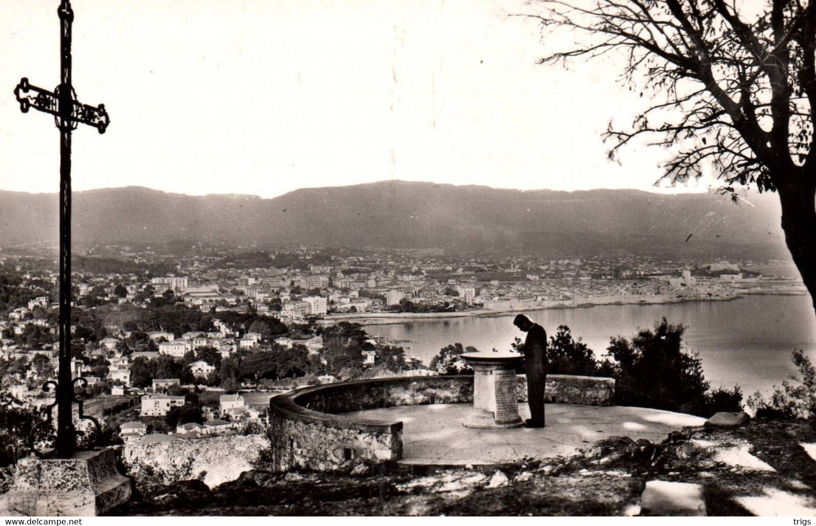 Antibes - Vue générale prise de la Garoupe, la Table d'Orientation