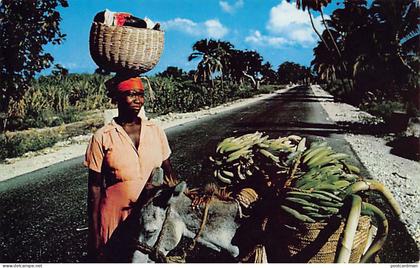 Haiti - Marketwoman, St. Marc Road - Publ. Byron Coroneos