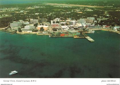 ANTILLES - Grand Cayman - George Town - Port - Quartier Financier - Bateau - Colline - Végétation - Carte postale