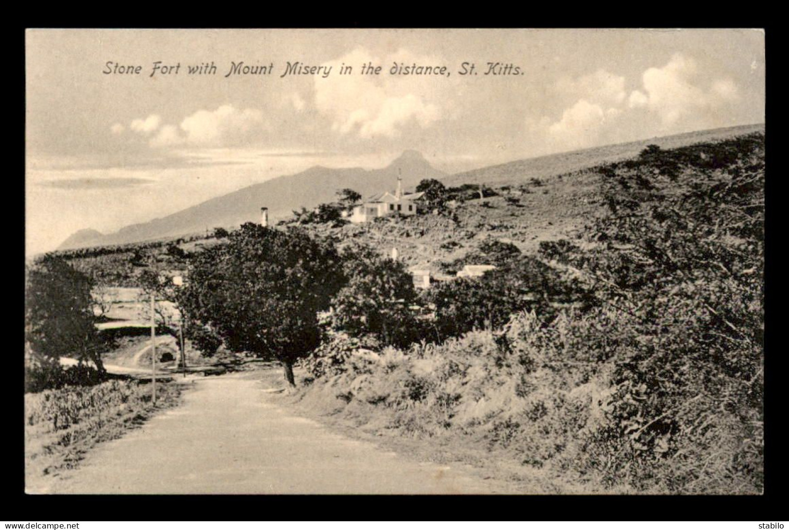 ANTILLES - SAINT CHRISTOPHE ET NIEVES - STONE FORT WITH MISERY IN THE DISTANCE, ST KITTS