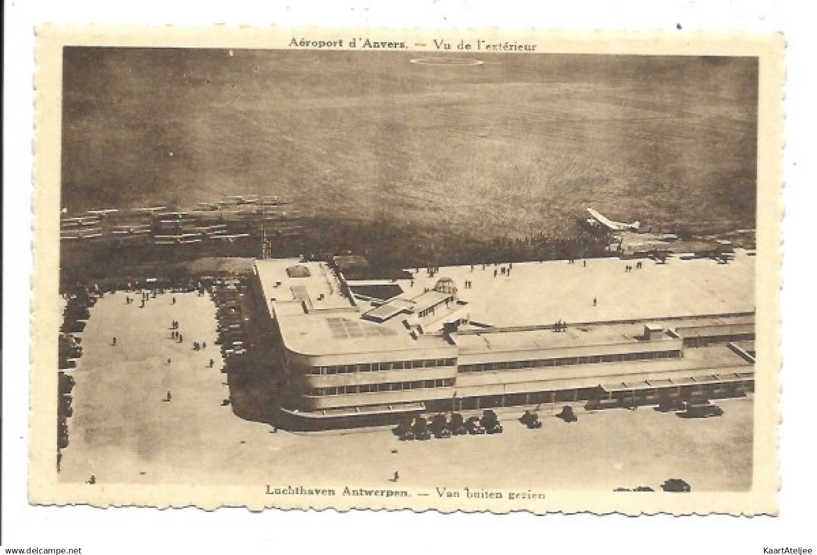 Antwerpen - Luchthaven - Van buiten gezien.