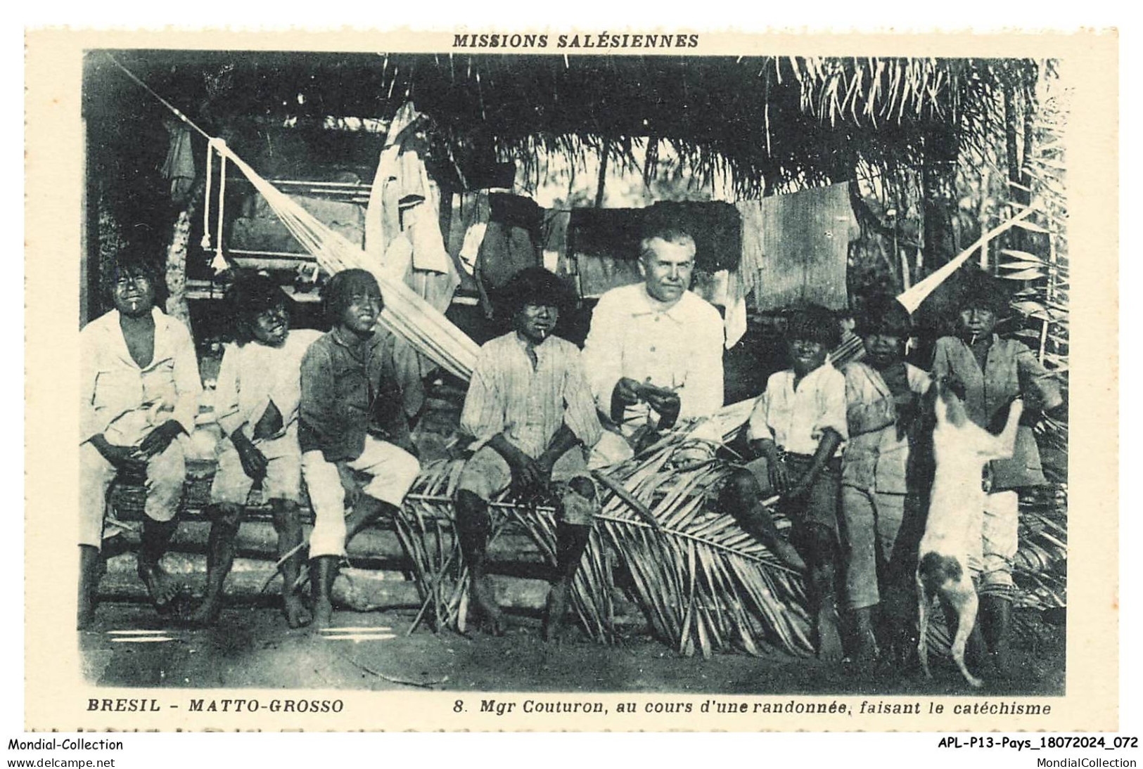 APLP13-0822-BRESIL - matto-grosso - mgr couturon au cours d'une randonnée faisant le catéchisme - missions salésiennes