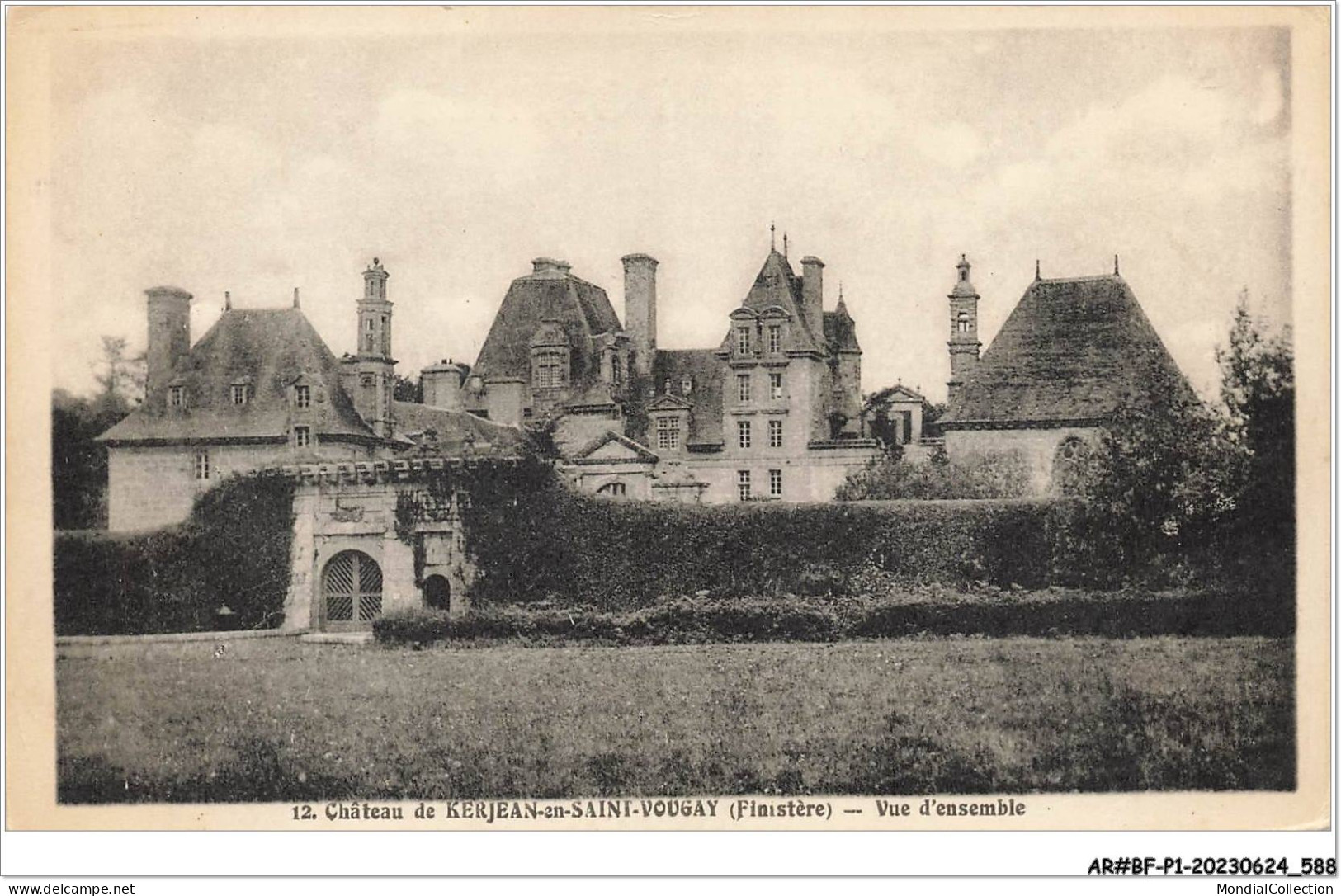 AR#BFP1-29-0295 - Château de KERJEAN-EN-SAINT-VOUGAY - vue d'ensemble