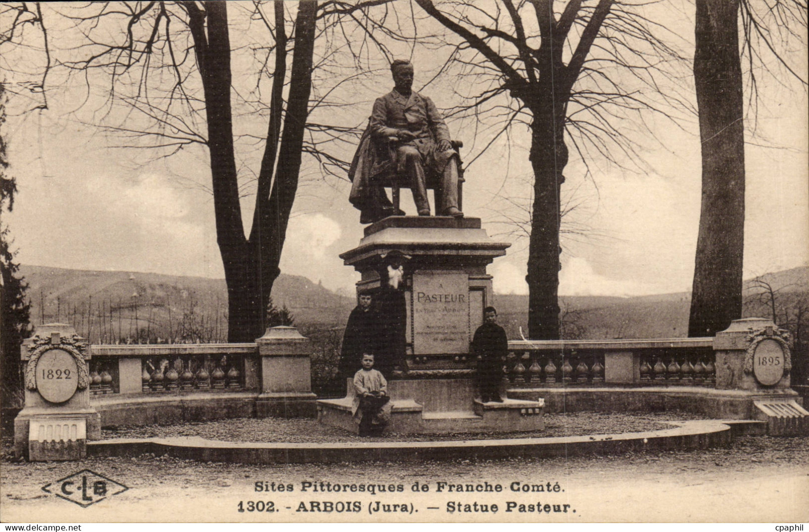 Arbois - Statue Pasteur - Enfants - CPA