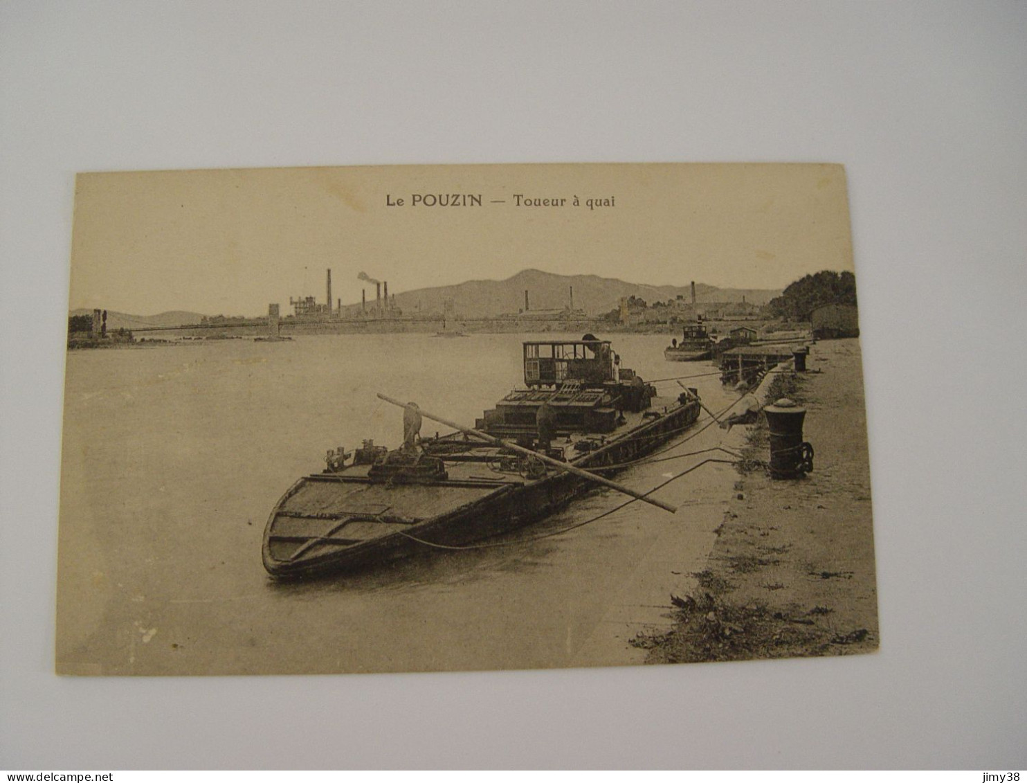 ARDECHE-LE POUZIN-TOUEUR A QUAI