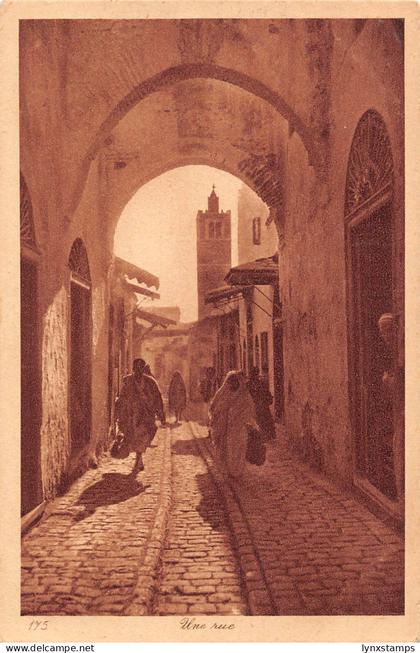B220 Algeria Une rue Street Algiers Natives vintage postcard